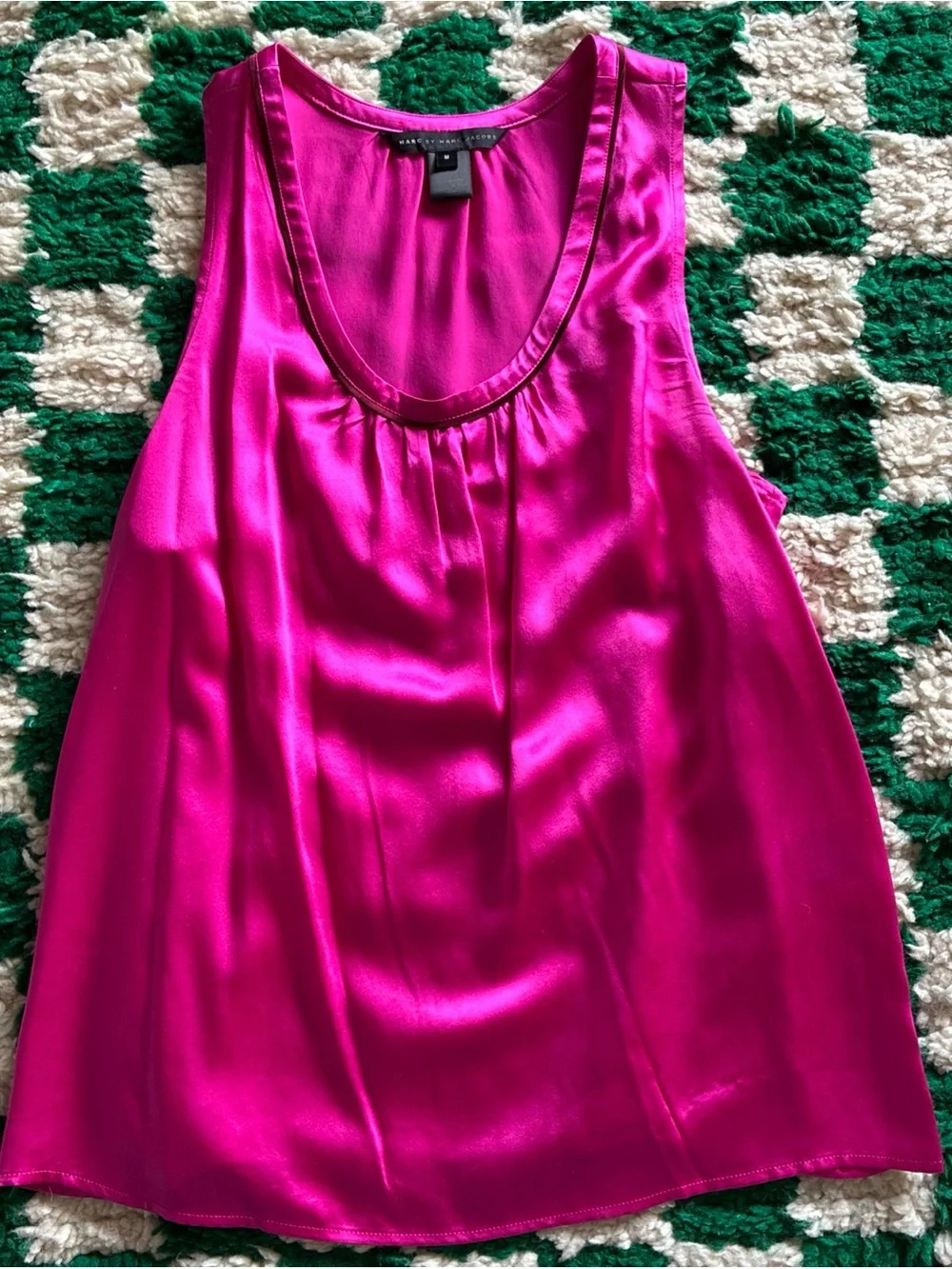 Marc by Marc Jacobs Women's Sleeveless Hot Pink tank 100% Silk Size Medium - Picture 1 of 6